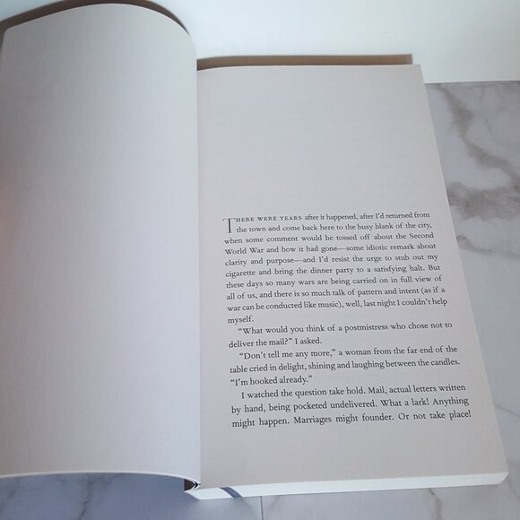 3 Historical Fiction Bundle Memoirs of Geisha Postmistress Geographer's Library - Picture 10 of 13